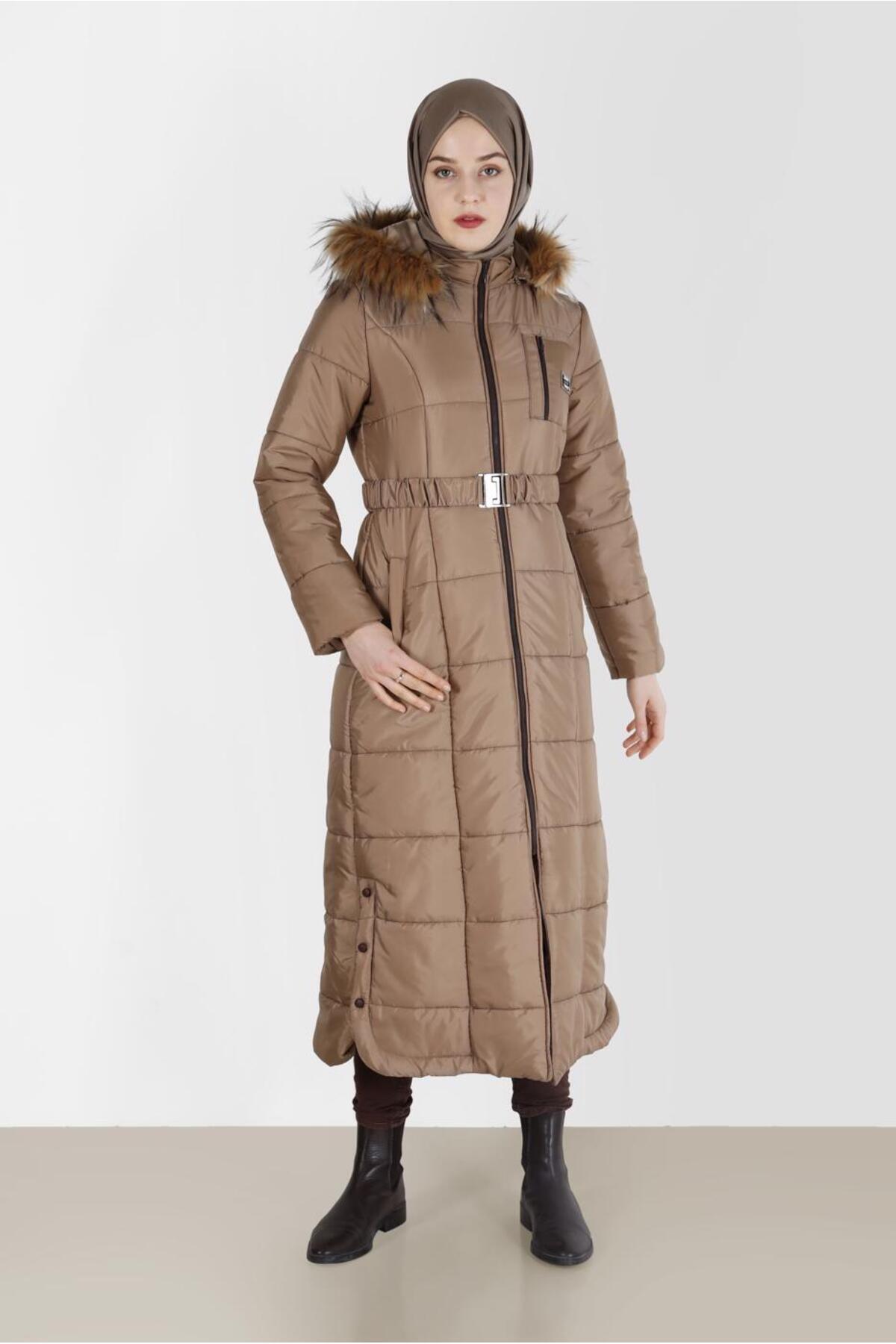 آلوینا پالتو خز کلاهدار با جزئیات دکمهای در کنارهها ۹۰۲۱۳ آلوینا پالتو خز کلاهدار با جزئیات دکمهای در کنارهها ۹۰۲۱۳