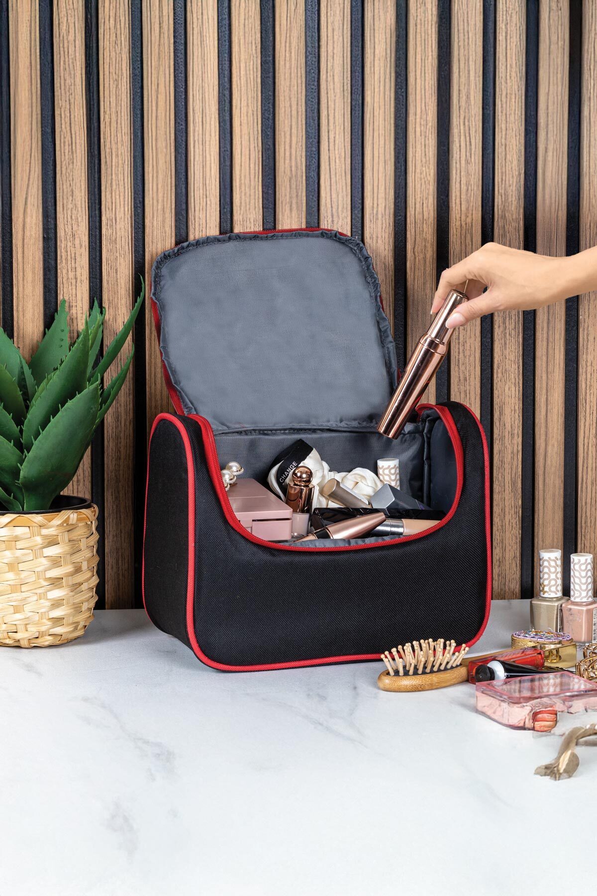 Helen's Home Tutma Kollu Geniş İç Hacimli Kozmetik Makyaj Çantası Seyahat Seti Aksesuar Düzenleyici 24x21x15 cm