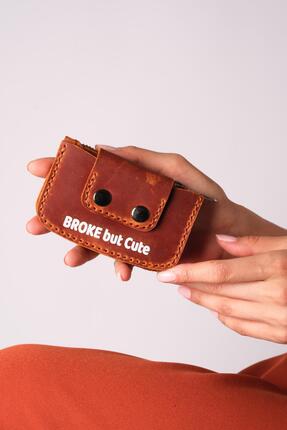 JUNIQ EDITION Hakiki Deri Kahverengi Mini Cüzdan – “Broke but Cute” Edition |...