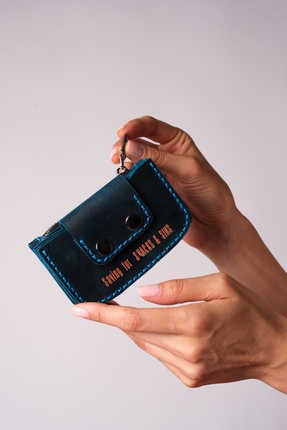 JUNIQ EDITION Hakiki Deri Lacivert Mini Cüzdan – “Saving for Snacks & Sins” E...