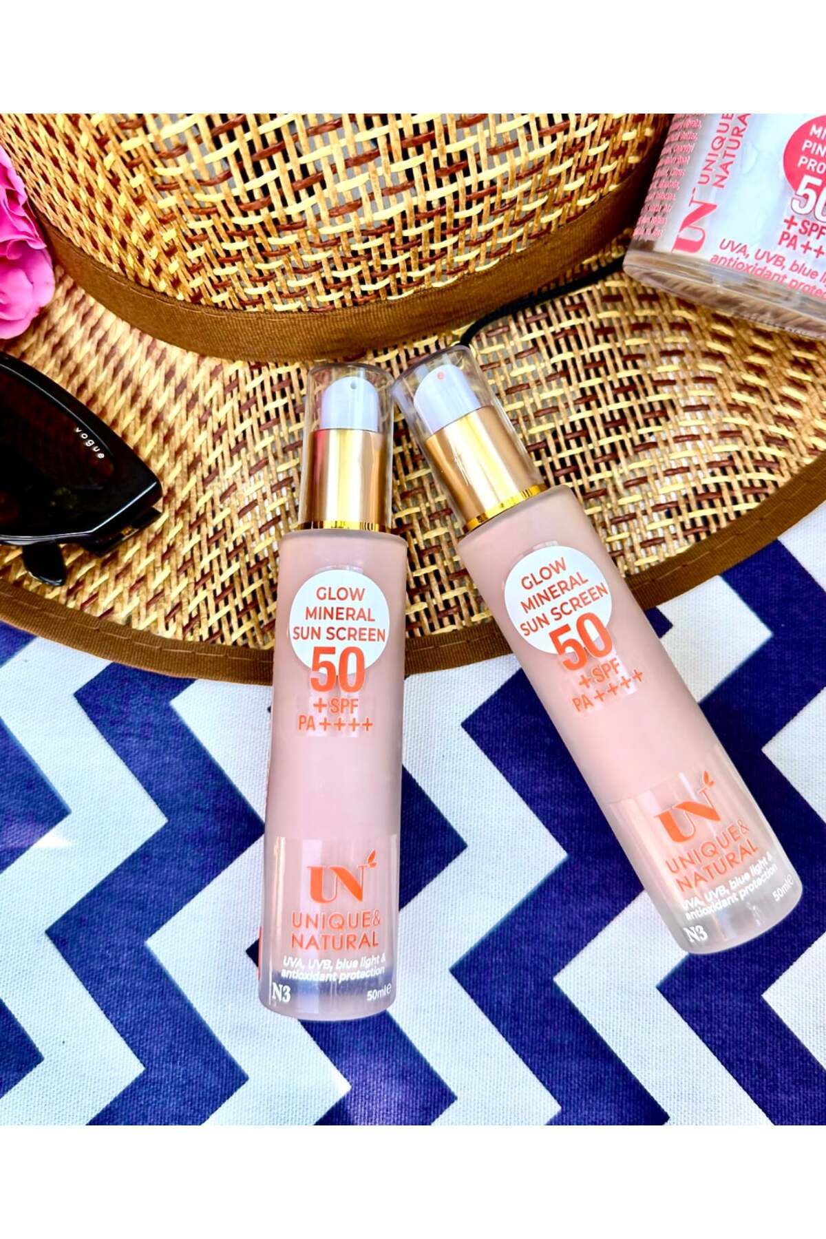 %100 Mineral Filtreli Glow Güneş Kremi | Ton Eşitleyici & Işıltılı - 50+SPF — glow-mineral-sun-screen-50spf---renkli-v — تصویر 3 از 9