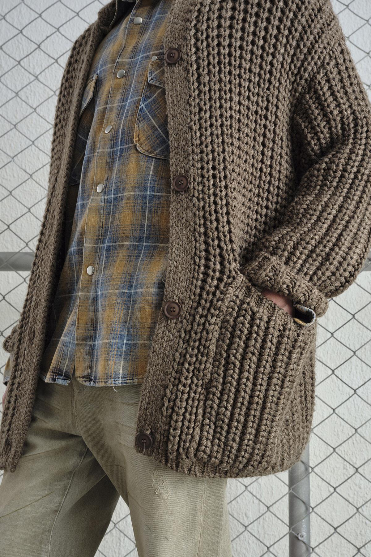 KALIN ÖRGÜLÜ OVERSIZE KAHVERENGİ HIRKA — رنگارنگ GST20263006 — تصویر 6 از 6
