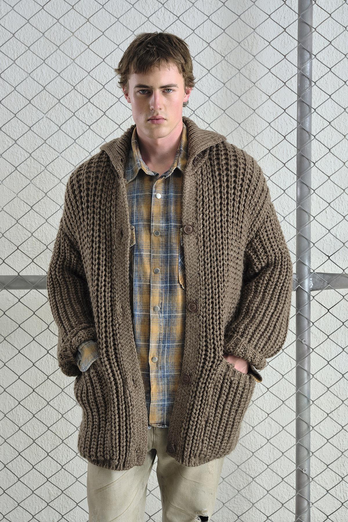 KALIN ÖRGÜLÜ OVERSIZE KAHVERENGİ HIRKA — رنگارنگ GST20263006 — تصویر 5 از 6