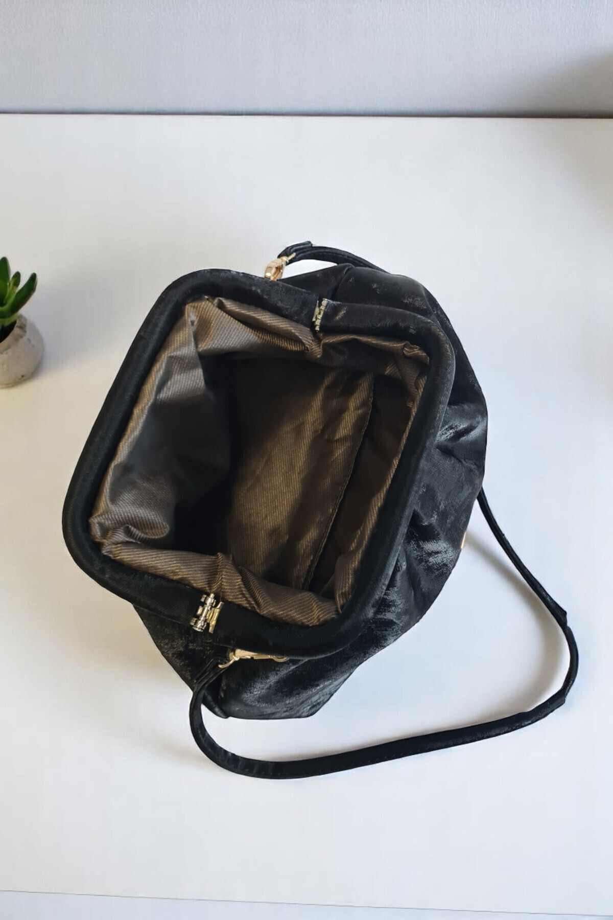 Classbag Yansımalı Saten Süet Siyah Yumuşak Suni Deri Çapraz Askılı Kadın Clutch ve Abiye Çanta görsel 8