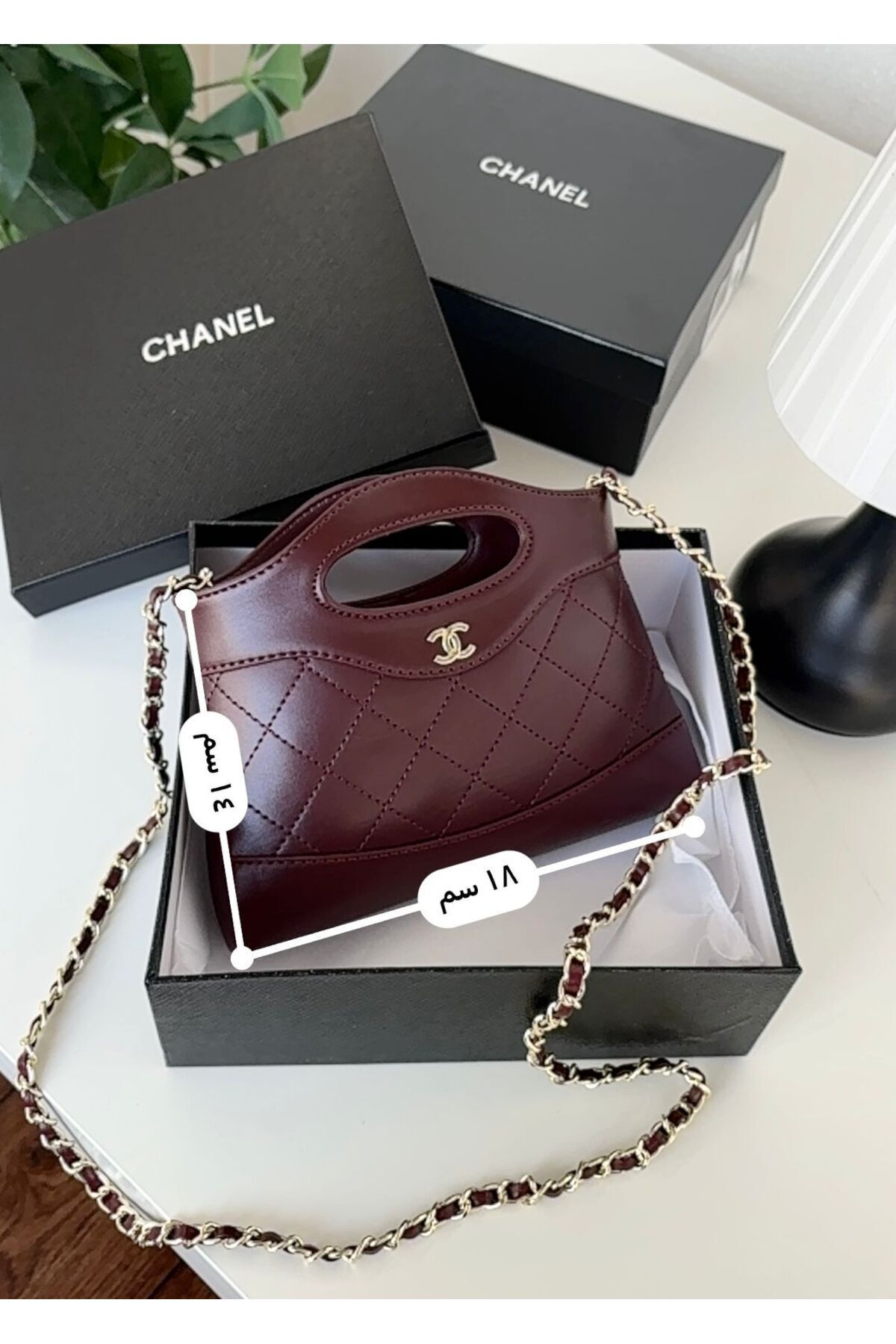 Shoulder bag with its accessories