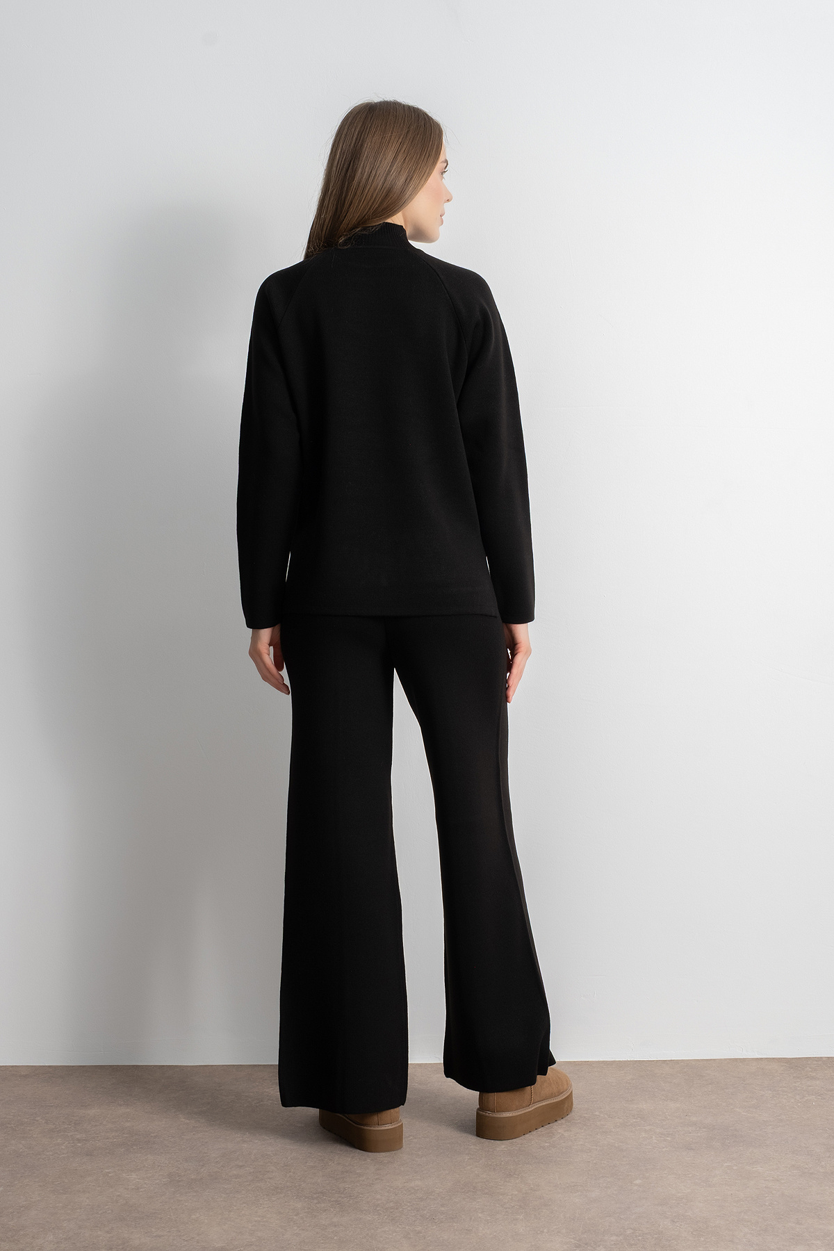 Shophia Dámský úpletový komplet s reliéfním detailem – černý