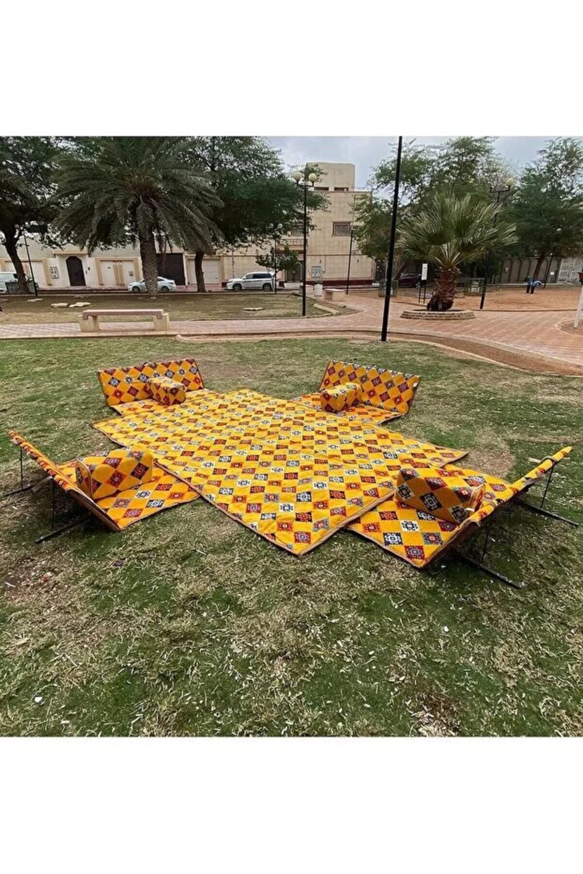 طقم مجلس تخييم أرضية مع مراكي وكراسي وبساط فاخر يكفي 8 أشخاص للبر والرحلات 9 قطع🌿