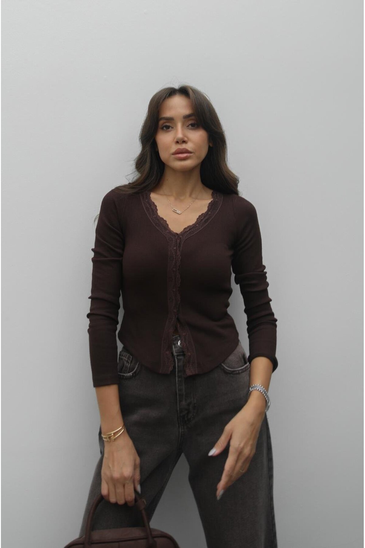 Havoş Hnědá halenka s krajkovým proužkem