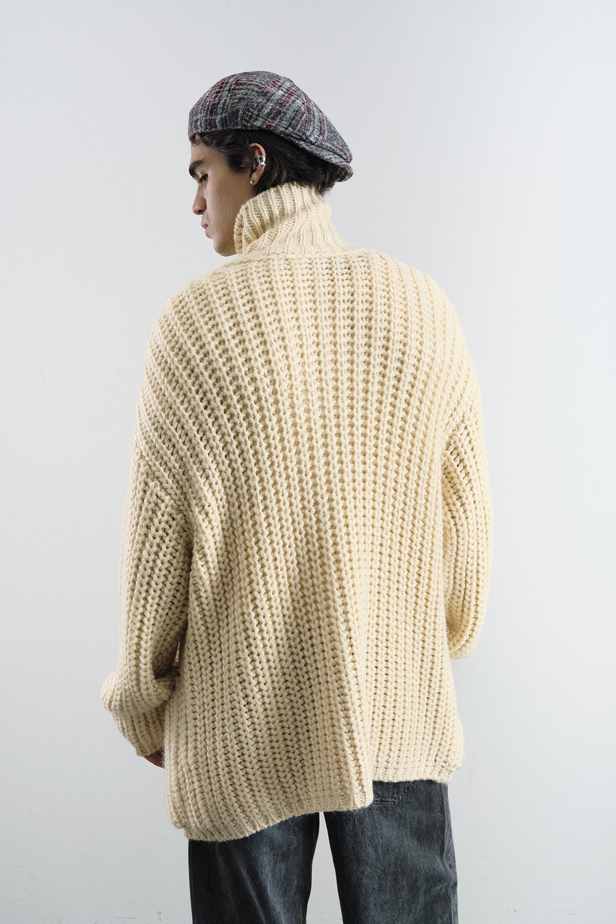 KALIN ÖRGÜLÜ OVERSIZE EKRU HIRKA — رنگارنگ GST20263006 — تصویر 4 از 5