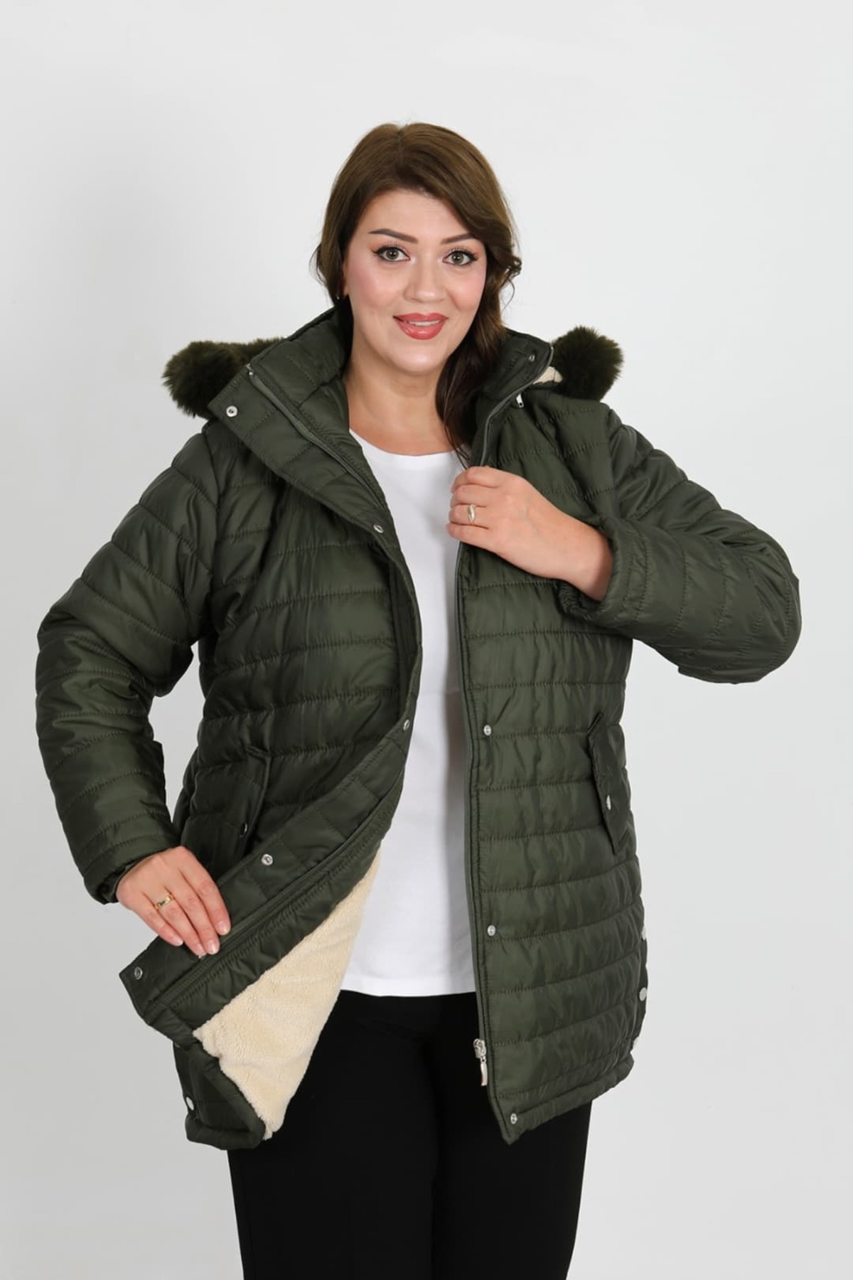 EGZEBRU Büyük Beden Yan Düğme Detay İçi Kürklü Kapitone Kısa Mont