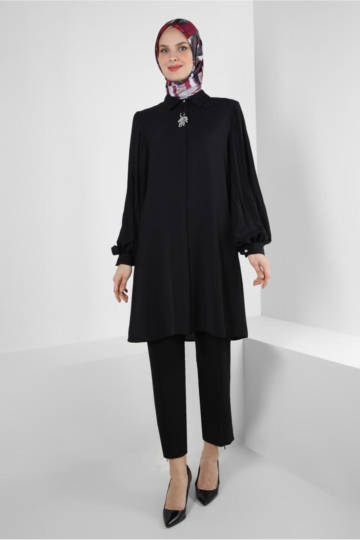 آلوینا تونیک با آستین پلیسهدار و سنجاق سینه، جزئیات ۴۳۵۱۴ آلوینا تونیک با آستین پلیسهدار و سنجاق سینه، جزئیات ۴۳۵۱۴