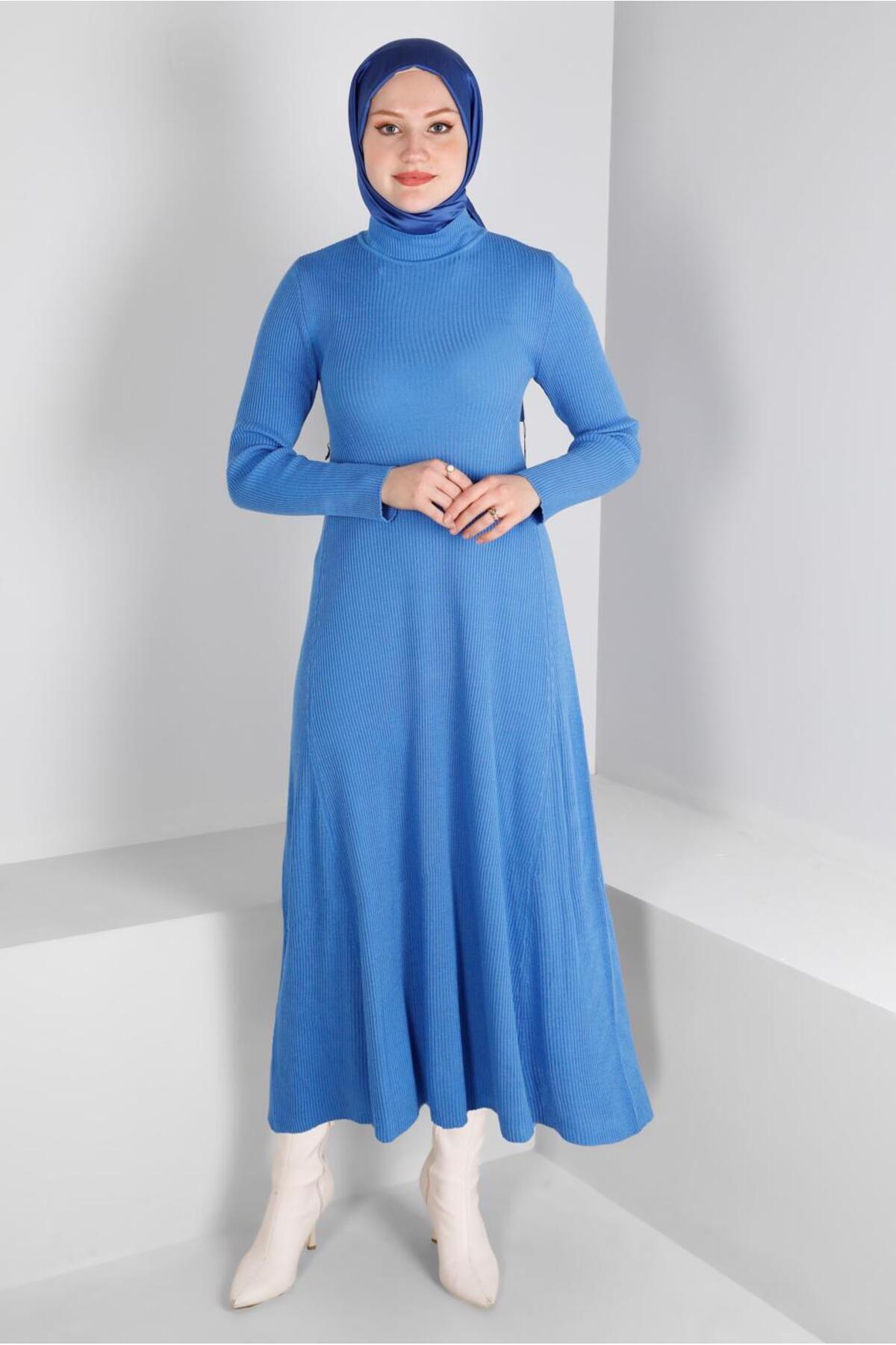 آلوینا لباس بافتنی ساده آجدار ۴۳۲۰۲ آلوینا لباس بافتنی ساده آجدار ۴۳۲۰۲