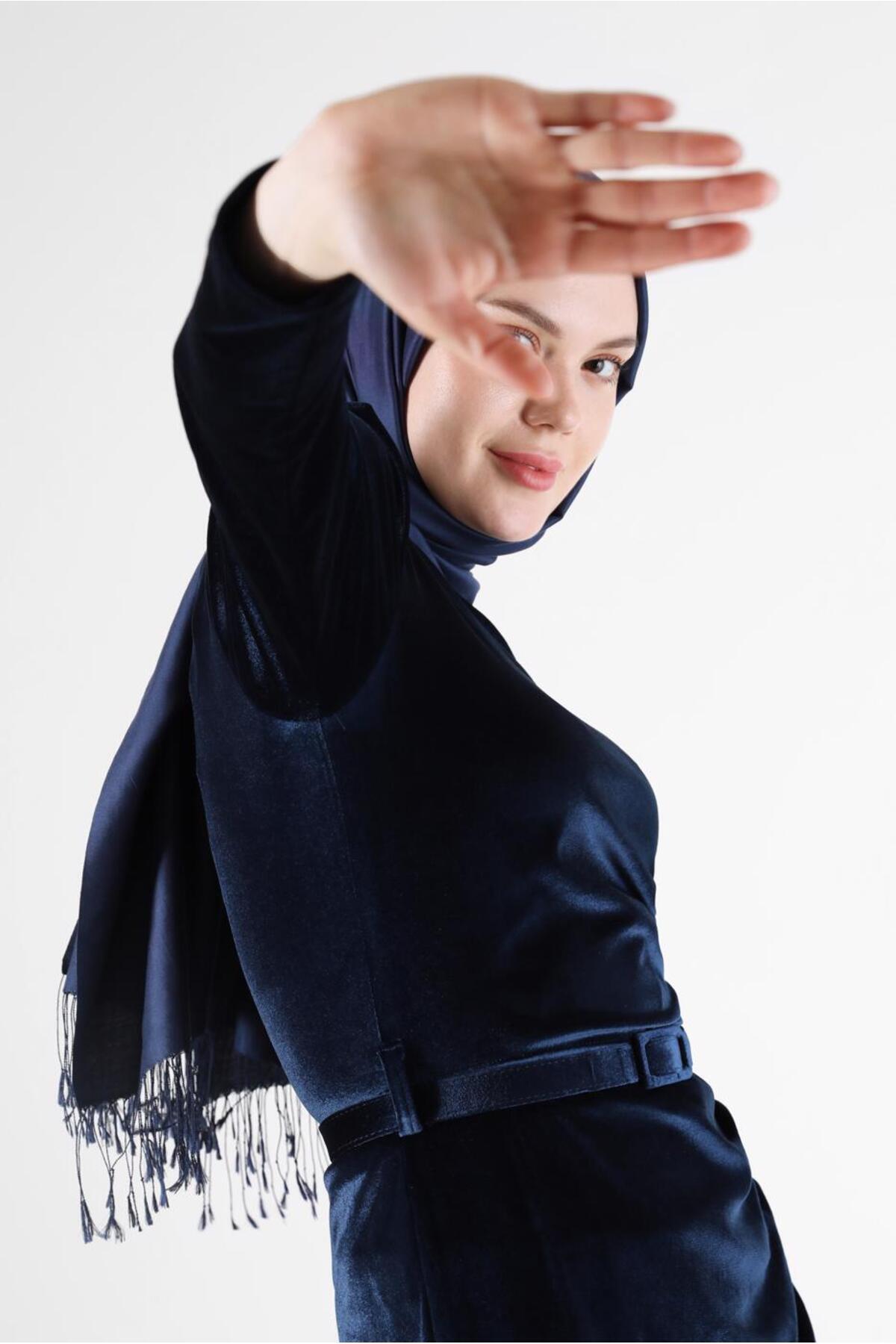 آلوینا لباس مجلسی مخمل با کمربند طرح‌دار ۴۲۴۵۲