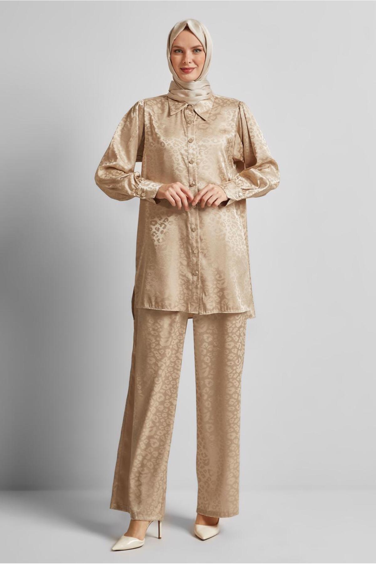 آلوینا کت و شلوار ساتن ژاکارد ۴۵۵۸۰ آلوینا کت و شلوار ساتن ژاکارد ۴۵۵۸۰