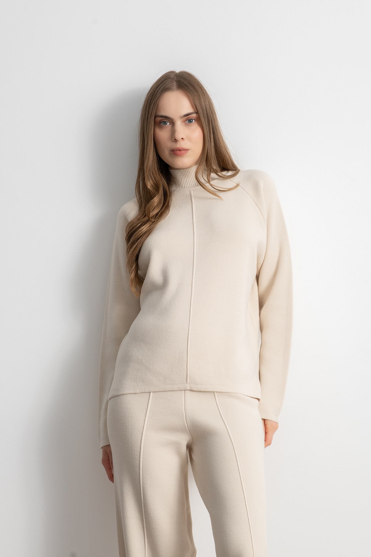 Shophia Női dombornyomott részletekkel díszített kötöttáru szett – krém