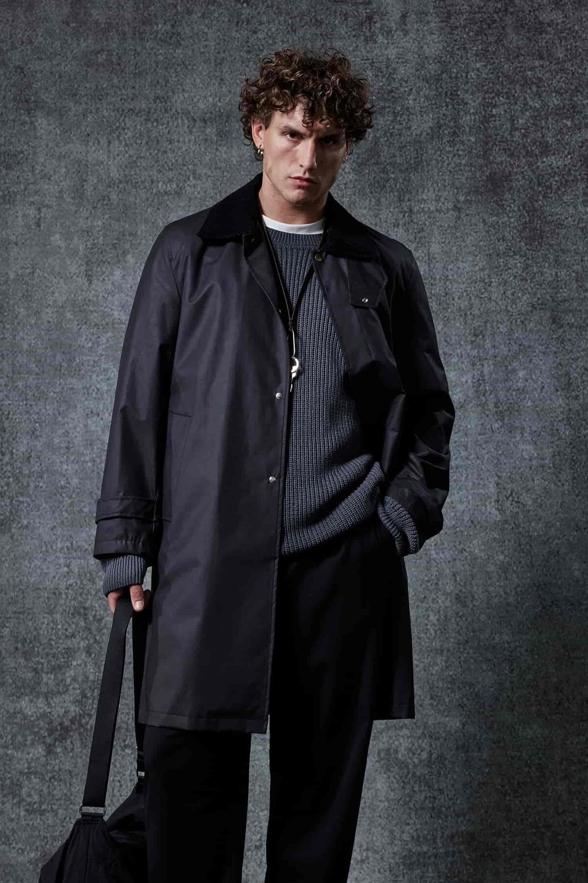 ablukaonline  Erkek Relax Fit Kadife Yaka Detaylı Uzun Trençkot Siyah - Görsel 4