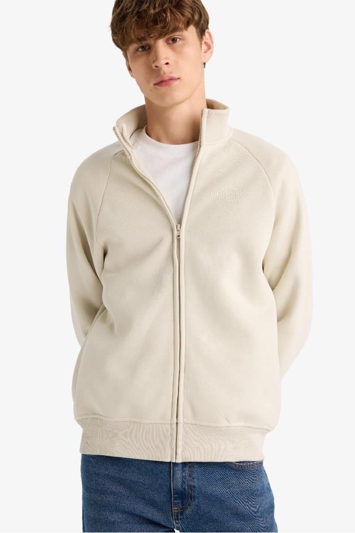 DeFacto Boxy Fit Dik Yaka Baskılı İçi Yumuşak Tüylü Cepli Fermuarlı Sweatshirt E1367AX25SP