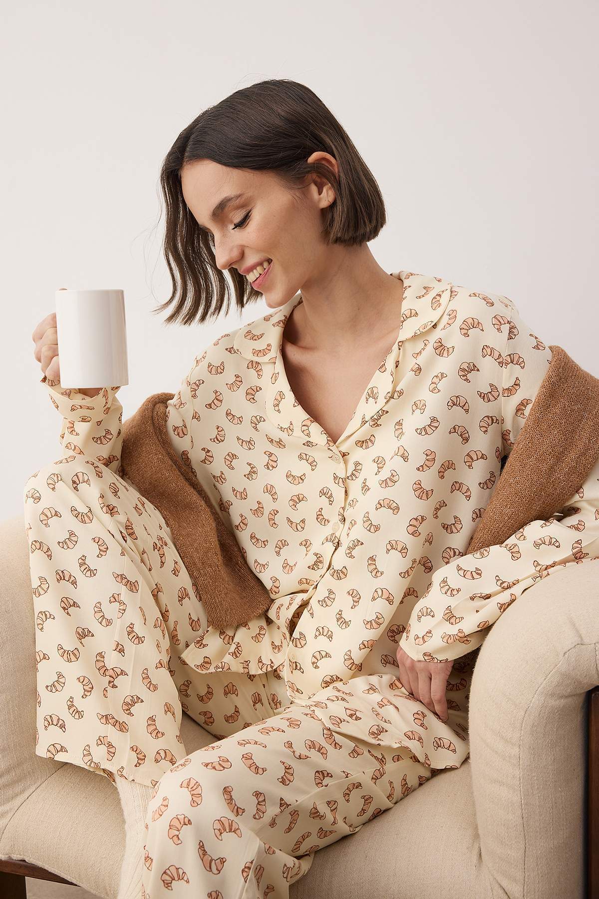 Trendyol Collection Vícebarevná viskózová tkaná pyžamová souprava s potiskem ...