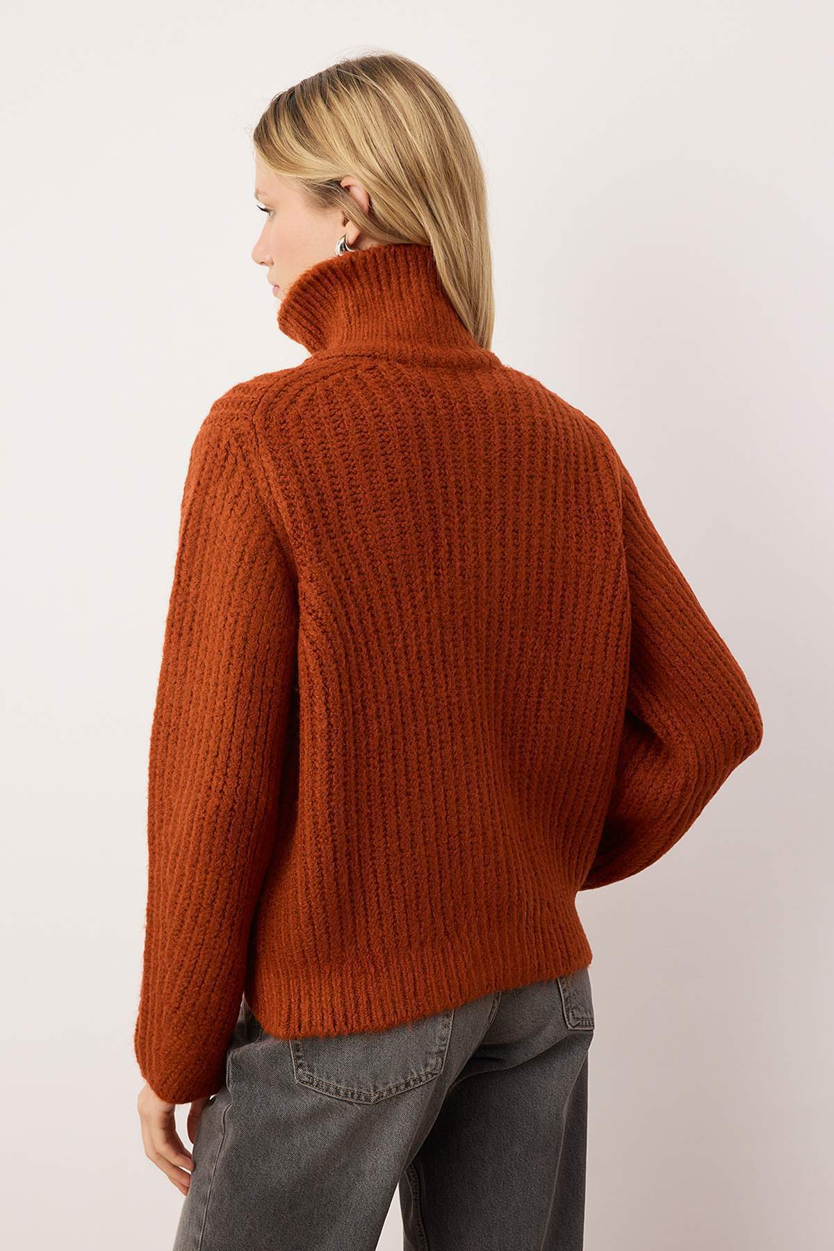 Trendyolmilla  Wardrobe Essentials Kiremit Fermuarlı Yumuşak Dokulu Geniş Kalıp Triko Hırka|TWOAW26HI00049 - Görsel 4