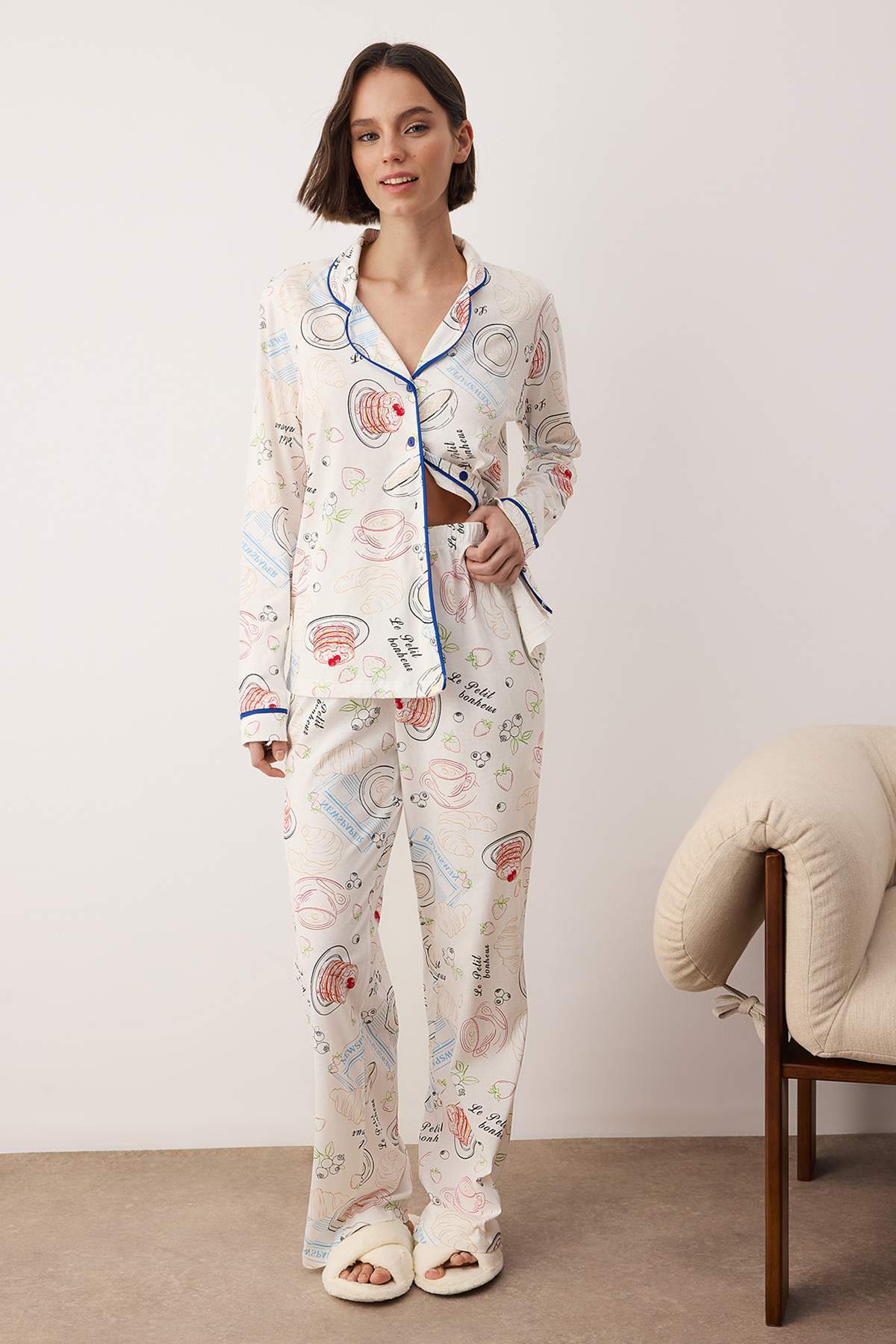 Trendyolmilla  Ekru %100 Pamuklu Eğlenceli Baskılı Biyeli Örme Pijama Takımı THMAW26PT00201 - Görsel 2