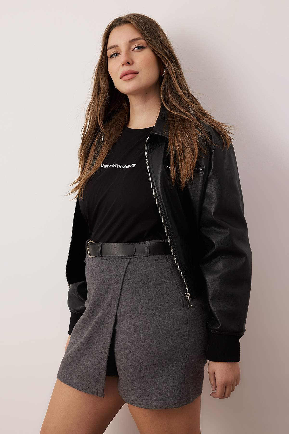 Trendyolmilla  Gri Kemerli Kaşe Kışlık Mini Dokuma Şort Etek TBBAW26AP00001 - Görsel 2