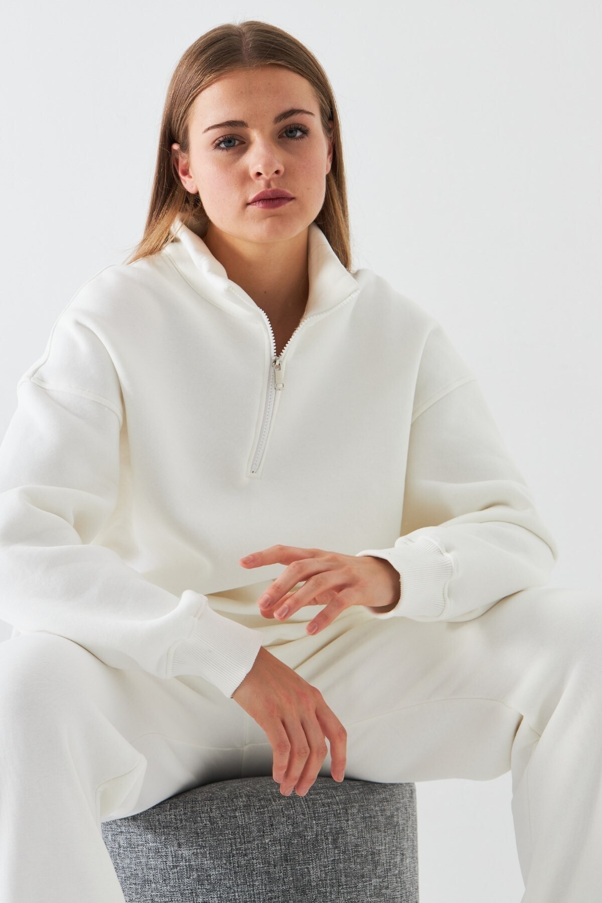 The Champ Clothing  Unisex Oversize Sweatshirt Basic Beyaz – Yarım Fermuar Dik Yaka, 3 İplik Şardonlu Polar - Görsel 6