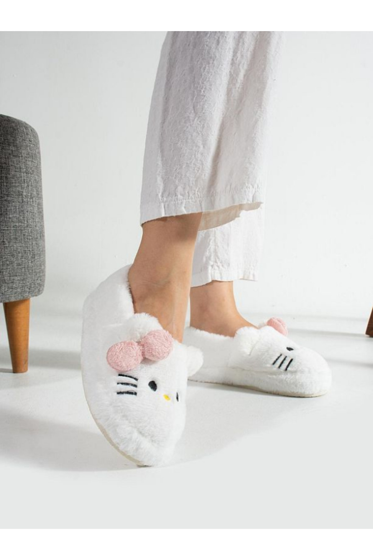 STOCON Hello Kitty Figürlü Kız Çocuk Peluş Ev Terliği, Yumuşak, Kaymaz ve Sıcak Tutan Kadın Terlik STC1141 görsel 4