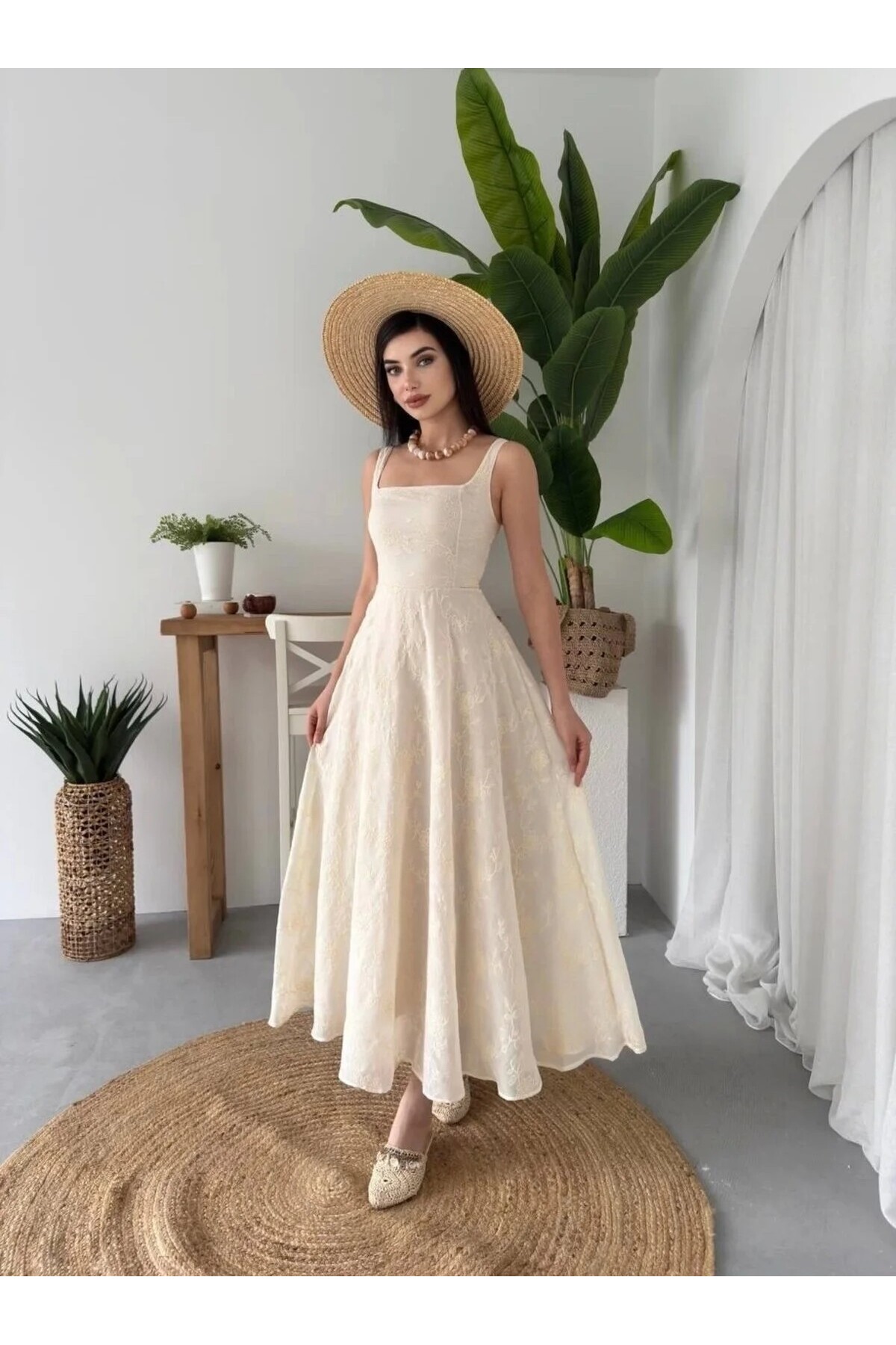 Femistik  Kadın Çiçek Desenli Nakış İşlemeli Kare Yaka Maxi Elbise - Görsel 2