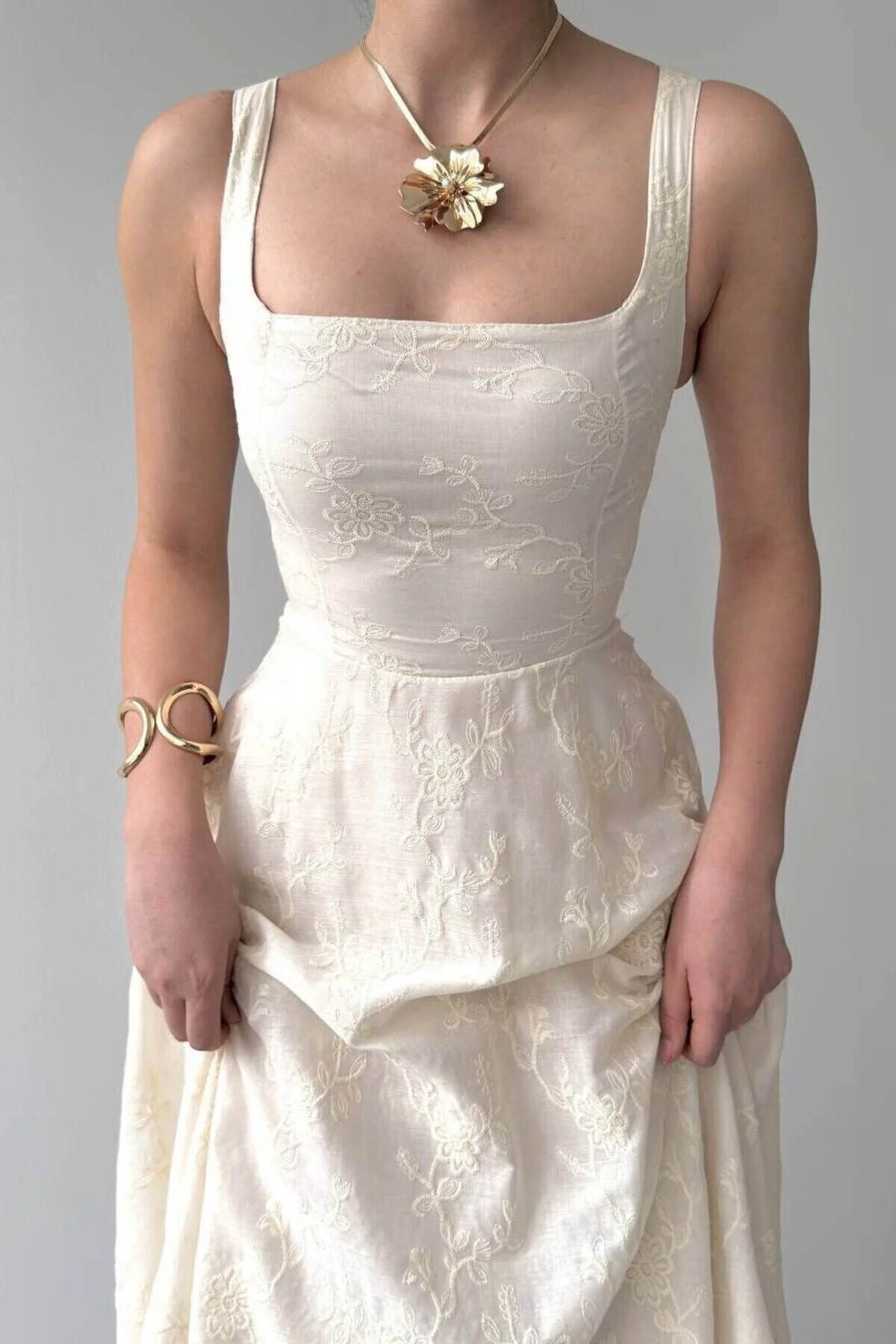 Femistik  Kadın Çiçek Desenli Nakış İşlemeli Kare Yaka Maxi Elbise - Görsel 3