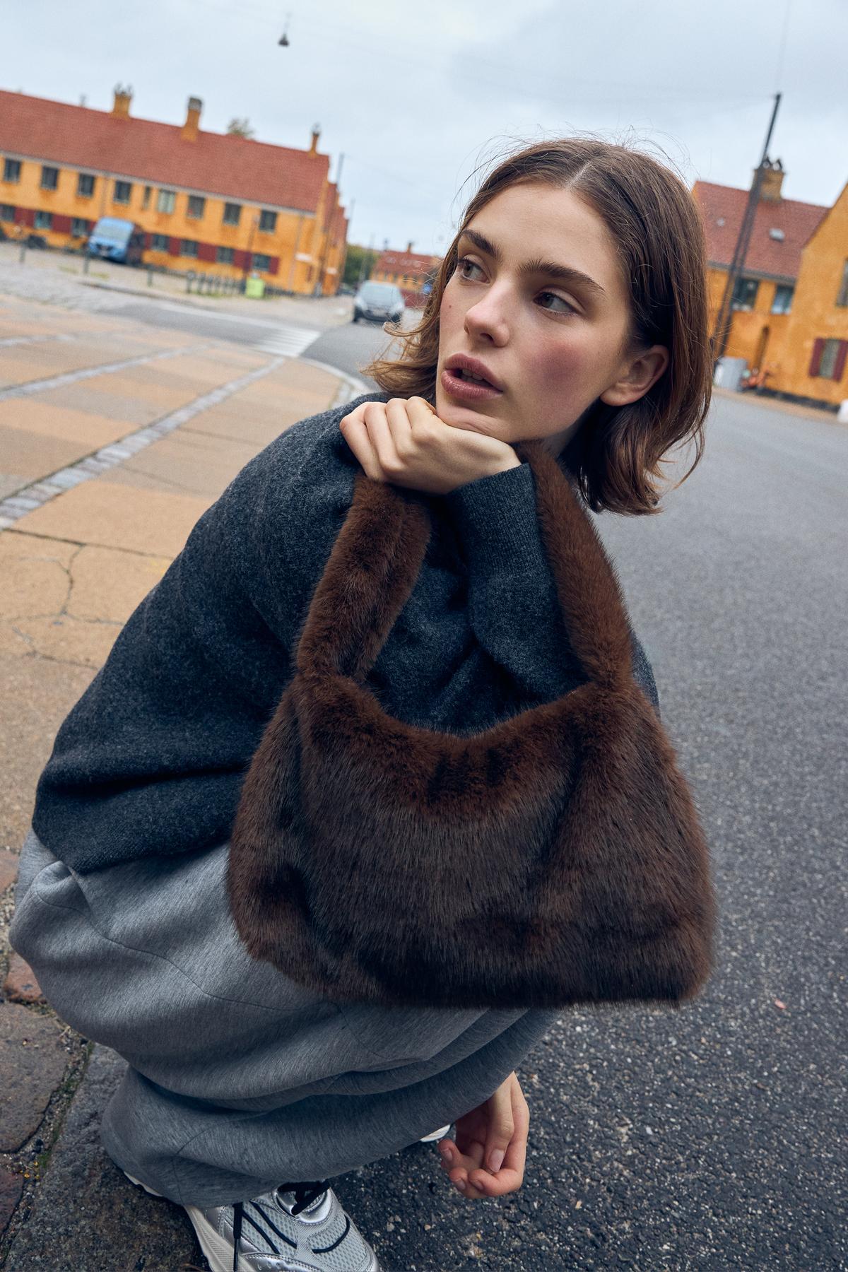 Bershka Suni kürk omuz çantası