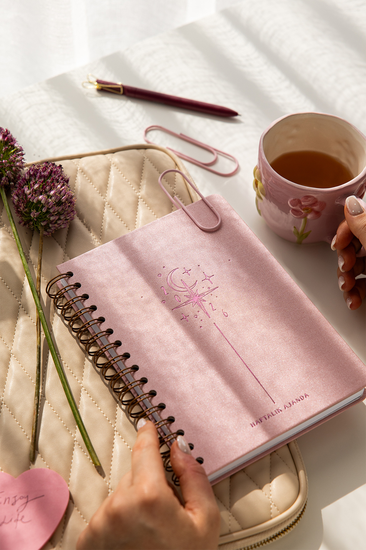 PAPERORA 2026 Spiralli A5 Haftalık Ajanda – Kir ve Suya Dayanıklı Sert Kapak - Pembe