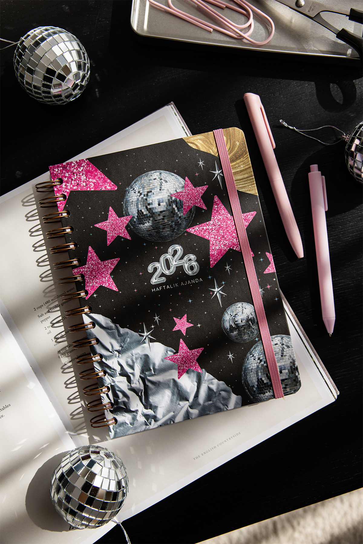 PAPERORA 2026 A5 Spiralli Renkli Haftalık Ajanda 12 Aylık – Motivasyon Sayfalı Siyah