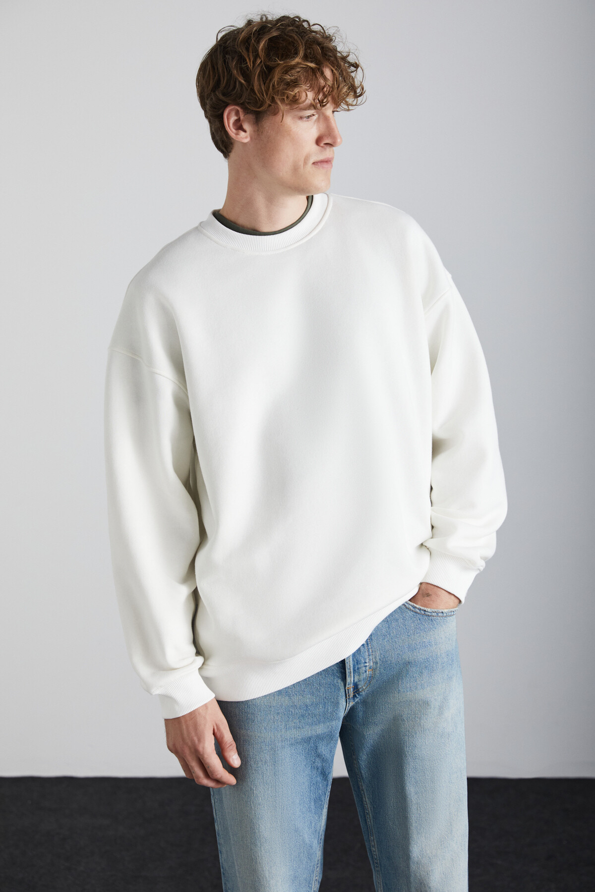 Stephan Erkek Yumuşacık Kumaşlı organik Pamuklu Oversize Fit Yuvarlak Yakalı Ekru Sweatshirt — اکرو STEPHAN01092022 — تصویر 4 از 6