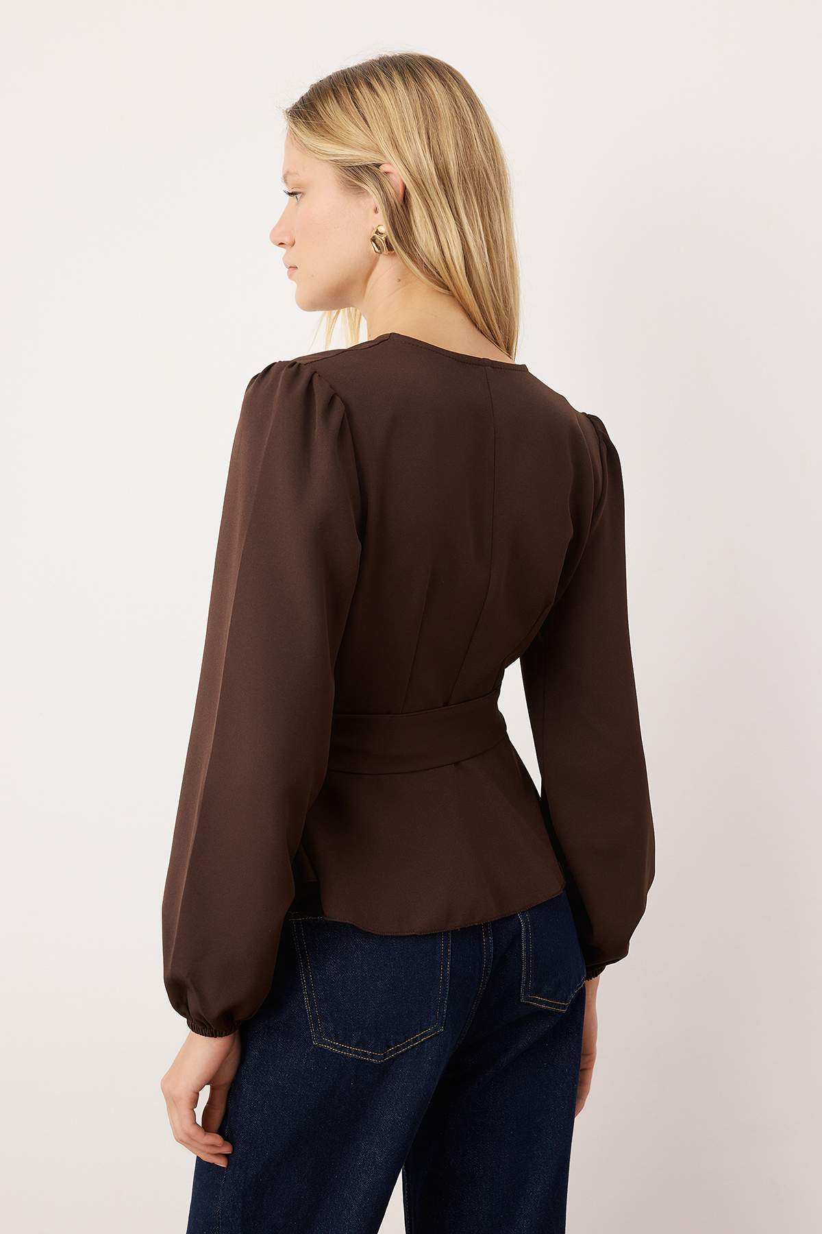 Trendyolmilla  Kahverengi Kruvaze Bağlama Detaylı Dokuma Bluz TWOAW20BZ1089 - Görsel 4