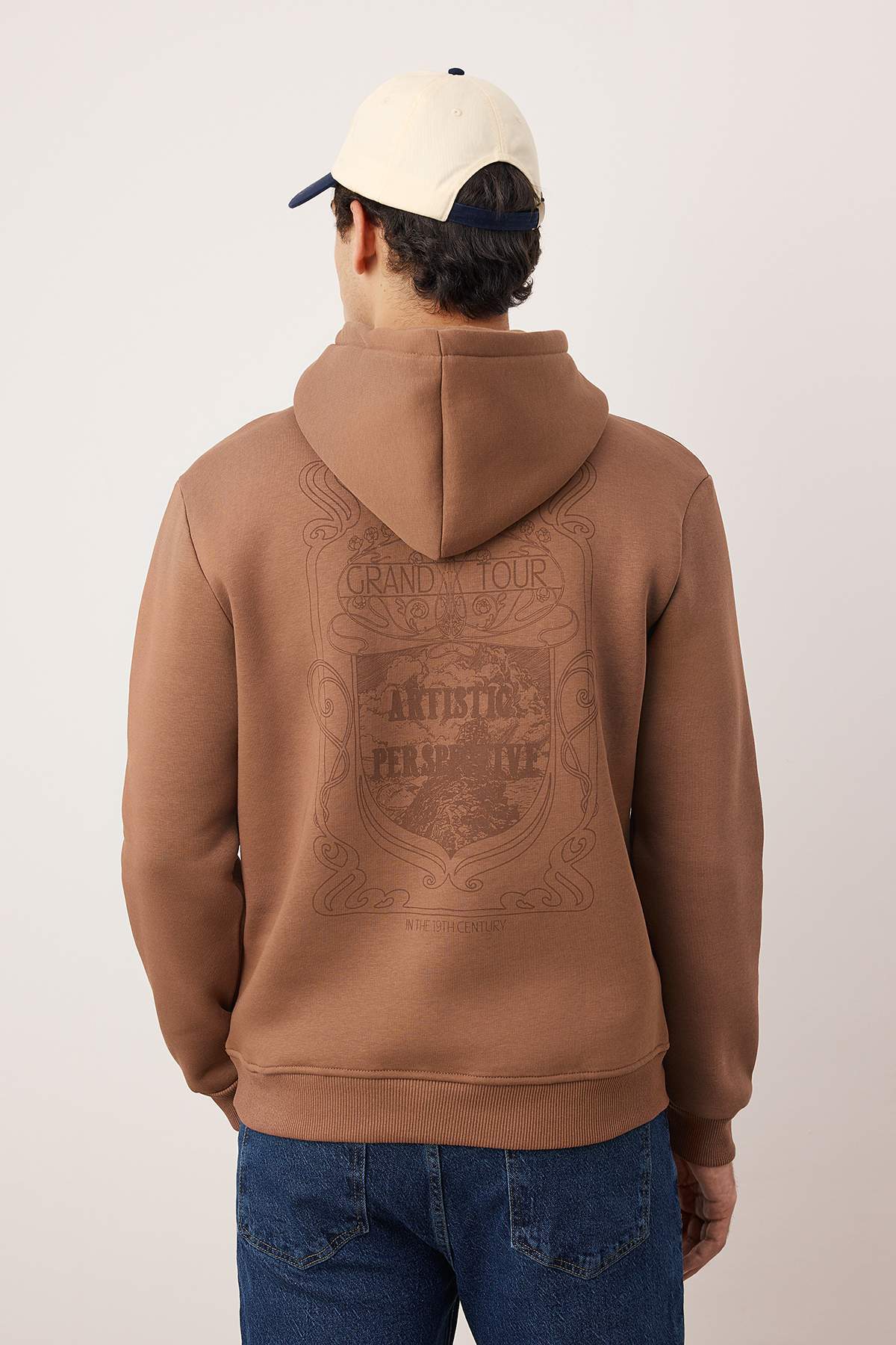 Trendyolmilla  Kahverengi Regular /Normal Kesim Sırt Baskılı Sweatshirt TMNAW20SW0163 - Görsel 4