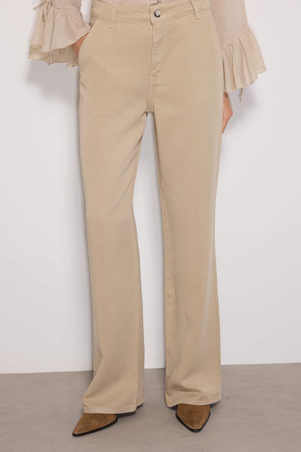 Trendyolmilla  More Sustainable Bej %100 Tencel™ Düşük Bel Wide Leg Jeans TWOSS23JE00219 - Görsel 3