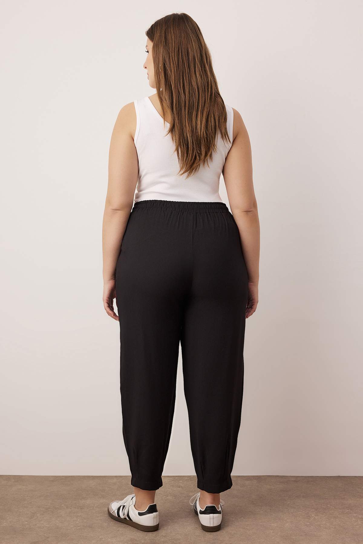 Trendyolmilla  Siyah Havuç/Şalvar Yüksek Bel Lastikli Paça Büyük Beden Dokuma Pantolon TBBAW26AR00022 - Görsel 4