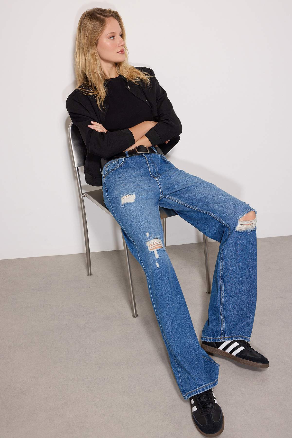 Trendyolmilla  Mavi Yırtıklı Yüksek Bel Wide Leg Geniş Paça %100 Pamuk Non-Stretch Jeans TWOSS24JE00199