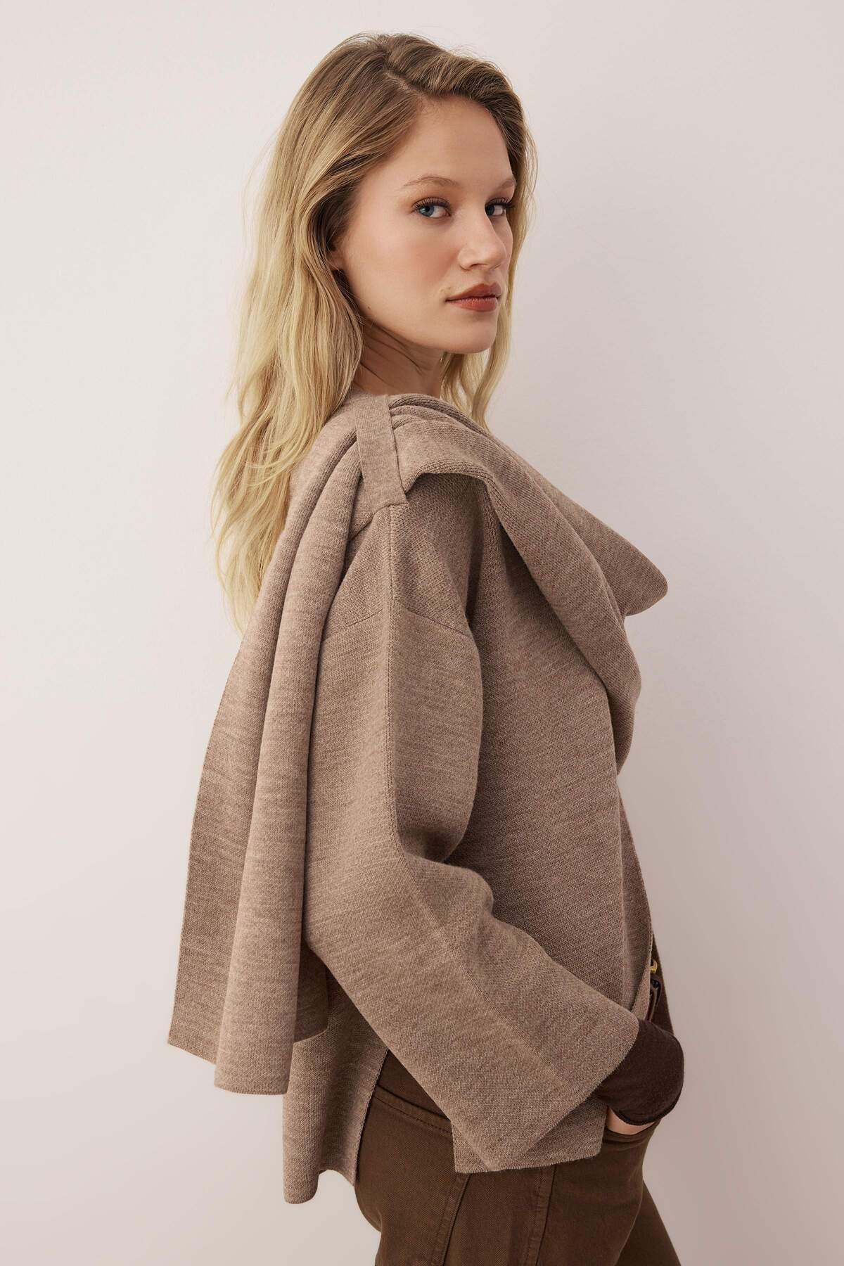 Trendyol Collection Body-Friendly Mink Super Oversized / Wide Fit Shawl Detailed Knitwear Poncho Twoaw26Kz00160