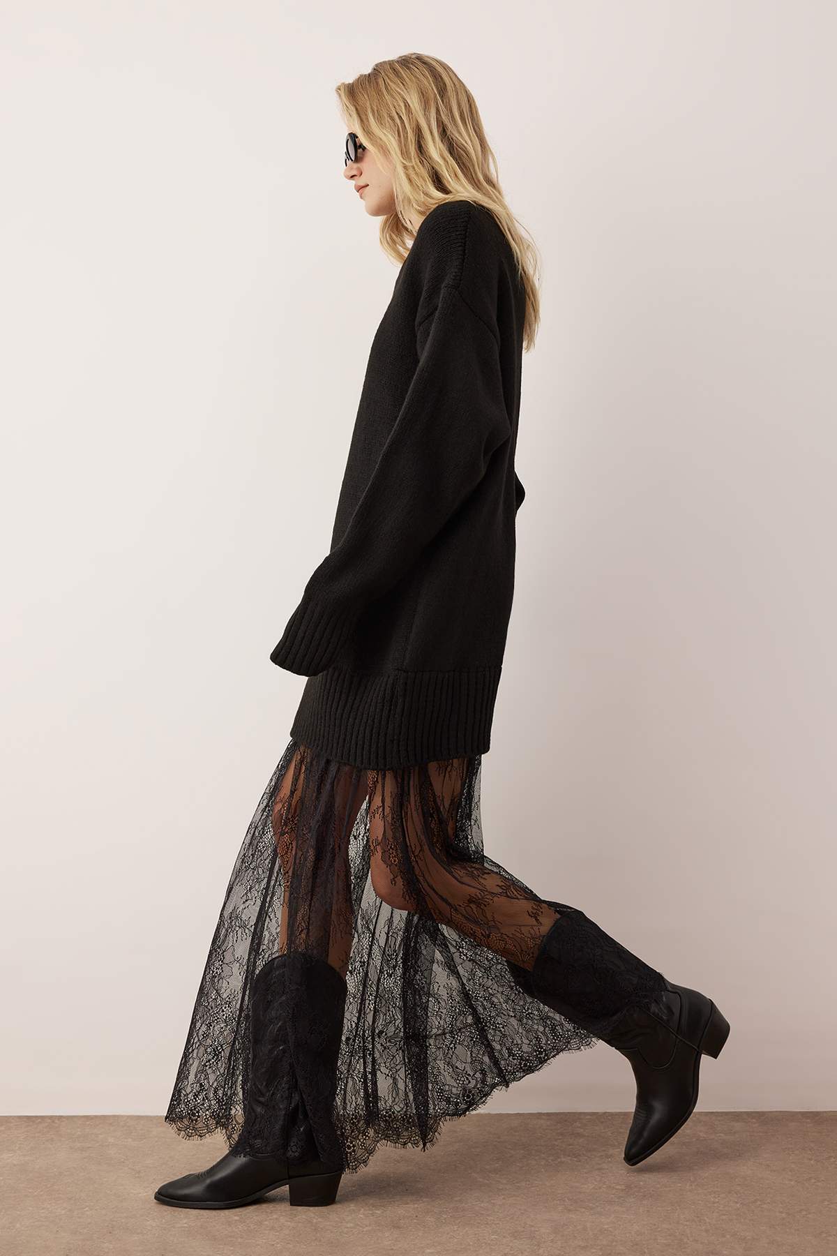 Trendyol Collection Μαύρο ίσιο μάξι φόρεμα με λαιμόκοψη και δαντέλα μάξι πλεκτό φόρεμα TWOAW26EL00323