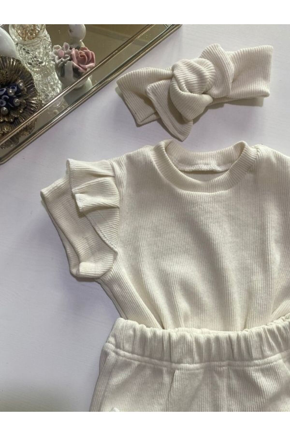 özge başaran Krem Rengi Şort & Tişört,ve Çorap Fitilli Kumaş Kız Çocuk Ve Bebek 3'lü Giyim Seti fotoğrafı 2 (önizleme)