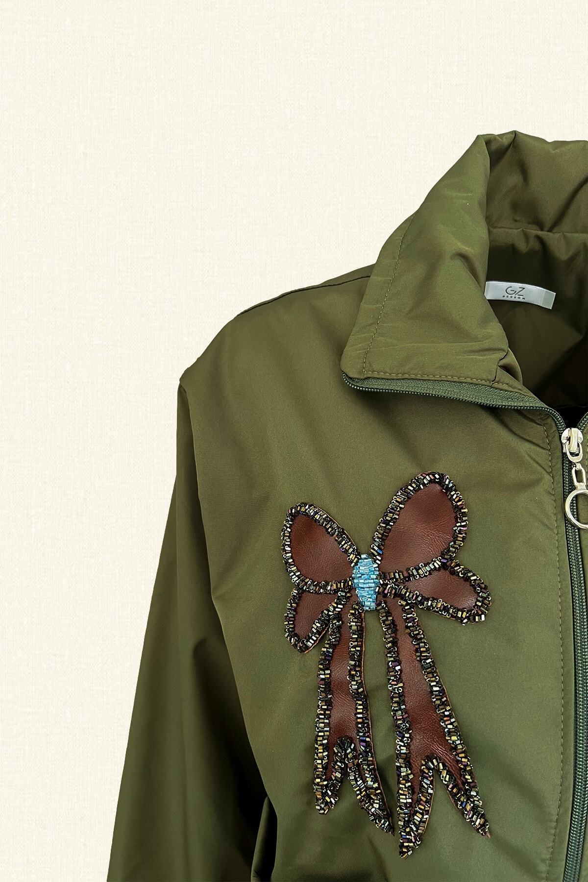 GZ Design  Deri Üzeri Fiyonk Figürlü Yeşil Yağmurluk - Görsel 4