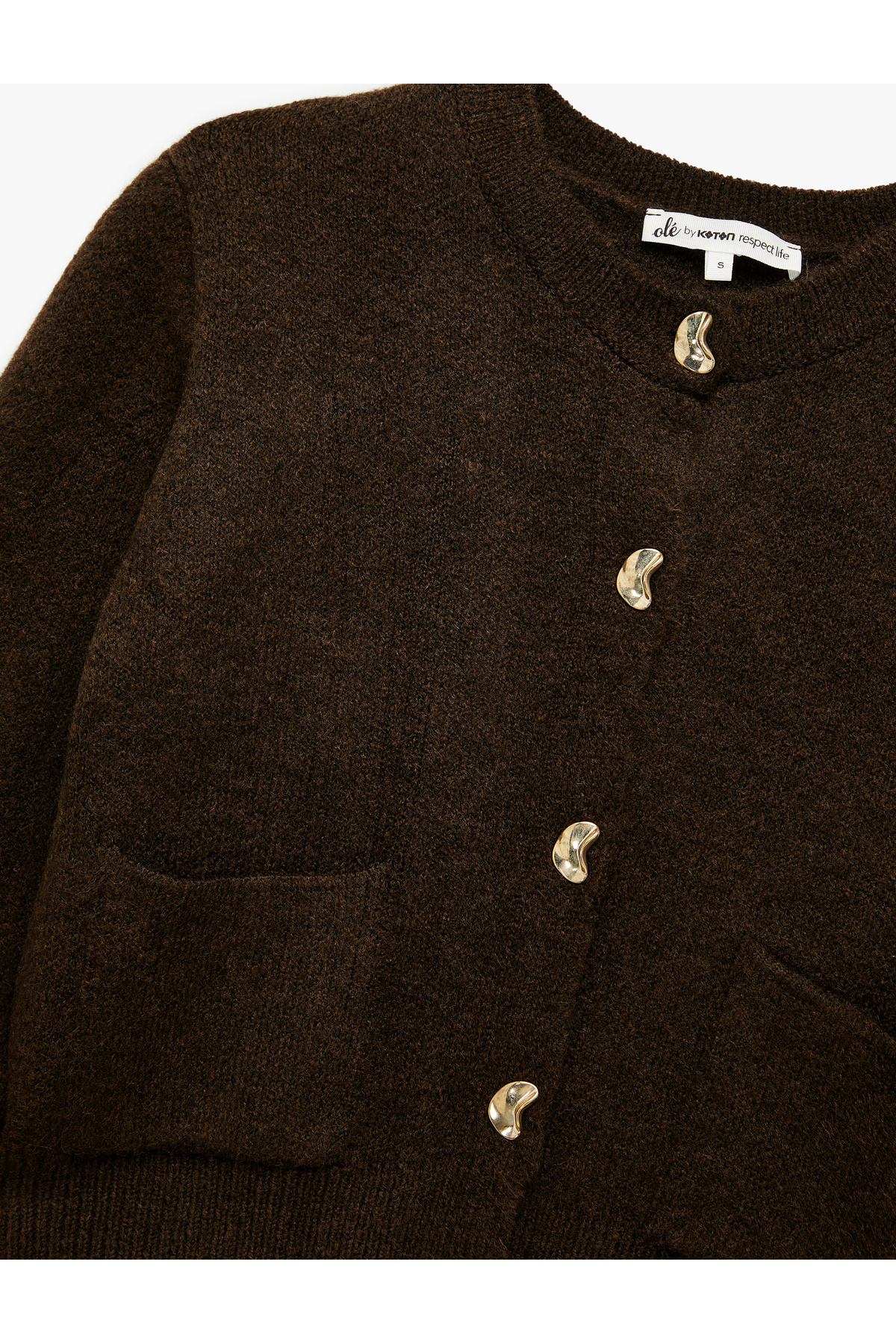 ژاکت کشباف پشمی دکمه‌دار با یقه گرد، آستین بلند و جزئیات جیب کوتون