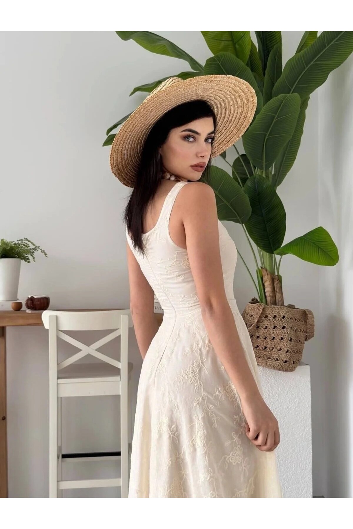 Femistik  Kadın Çiçek Desenli Nakış İşlemeli Kare Yaka Maxi Elbise - Görsel 6