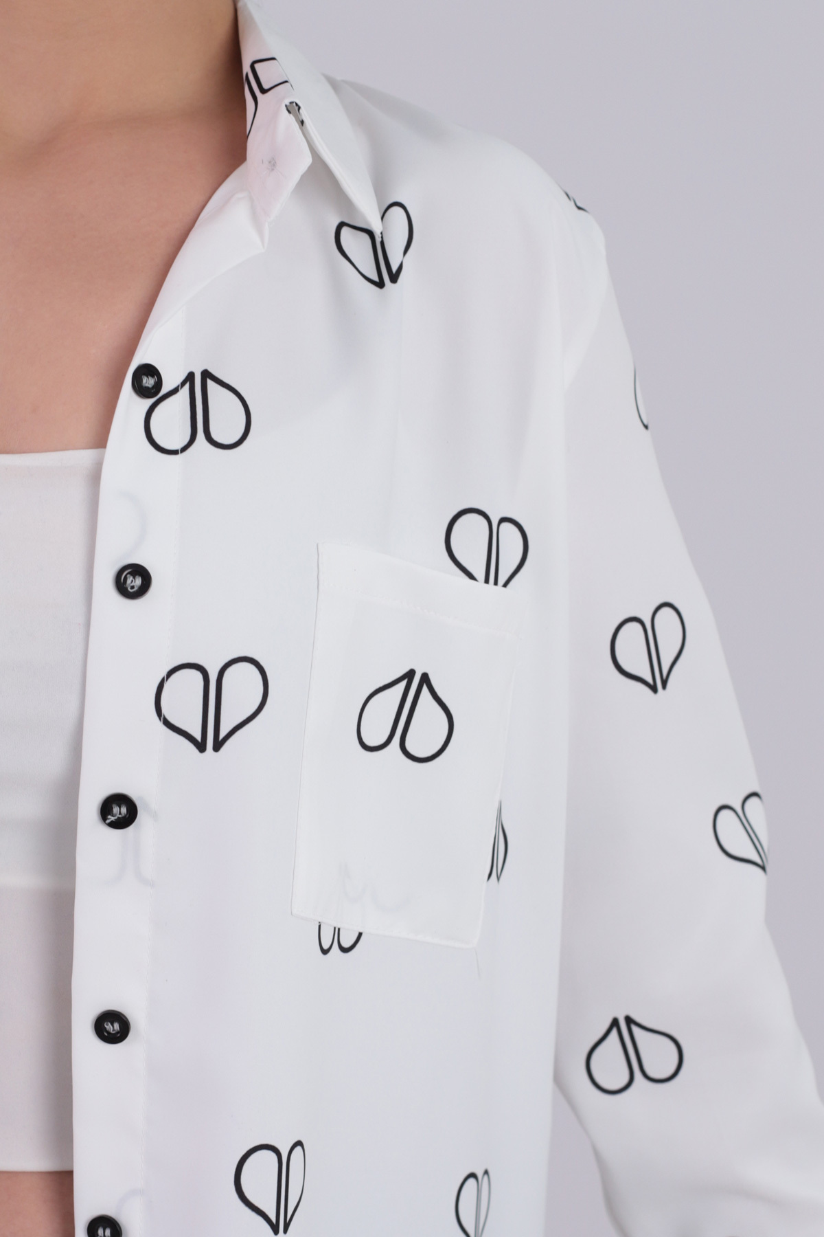 armonika  Kadın Beyaz Sırtı Pile Detaylı Tek Cepli Desenli Uzun Kol Gömlek ARM-24Y001015 - Görsel 3