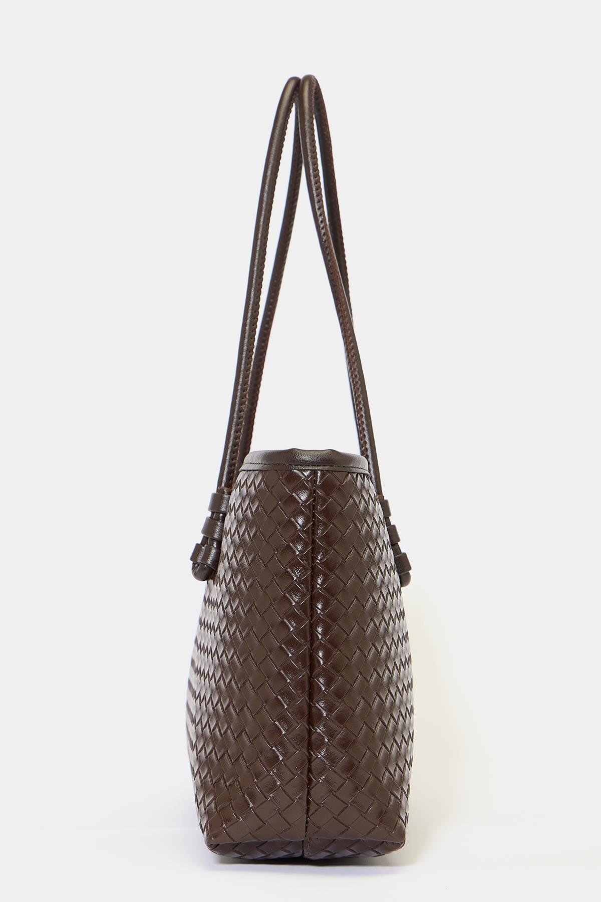 Madamra  Kahverengi Kadın Örgü Desenli PU Deri El ve Omuz Çantası – Zarif Geniş Form - Görsel 6