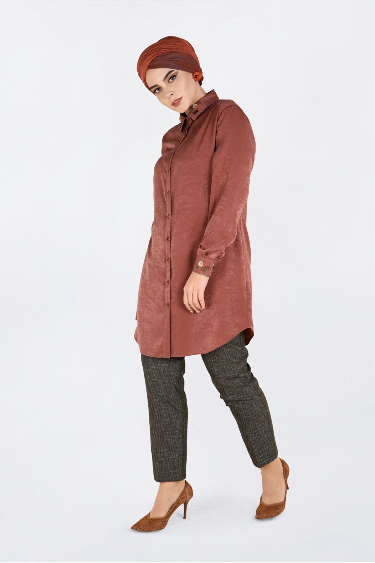 آلوینا تونیک گلدوزی شده با جزئیات ۲۸۴۳ آلوینا تونیک گلدوزی شده با جزئیات ۲۸۴۳