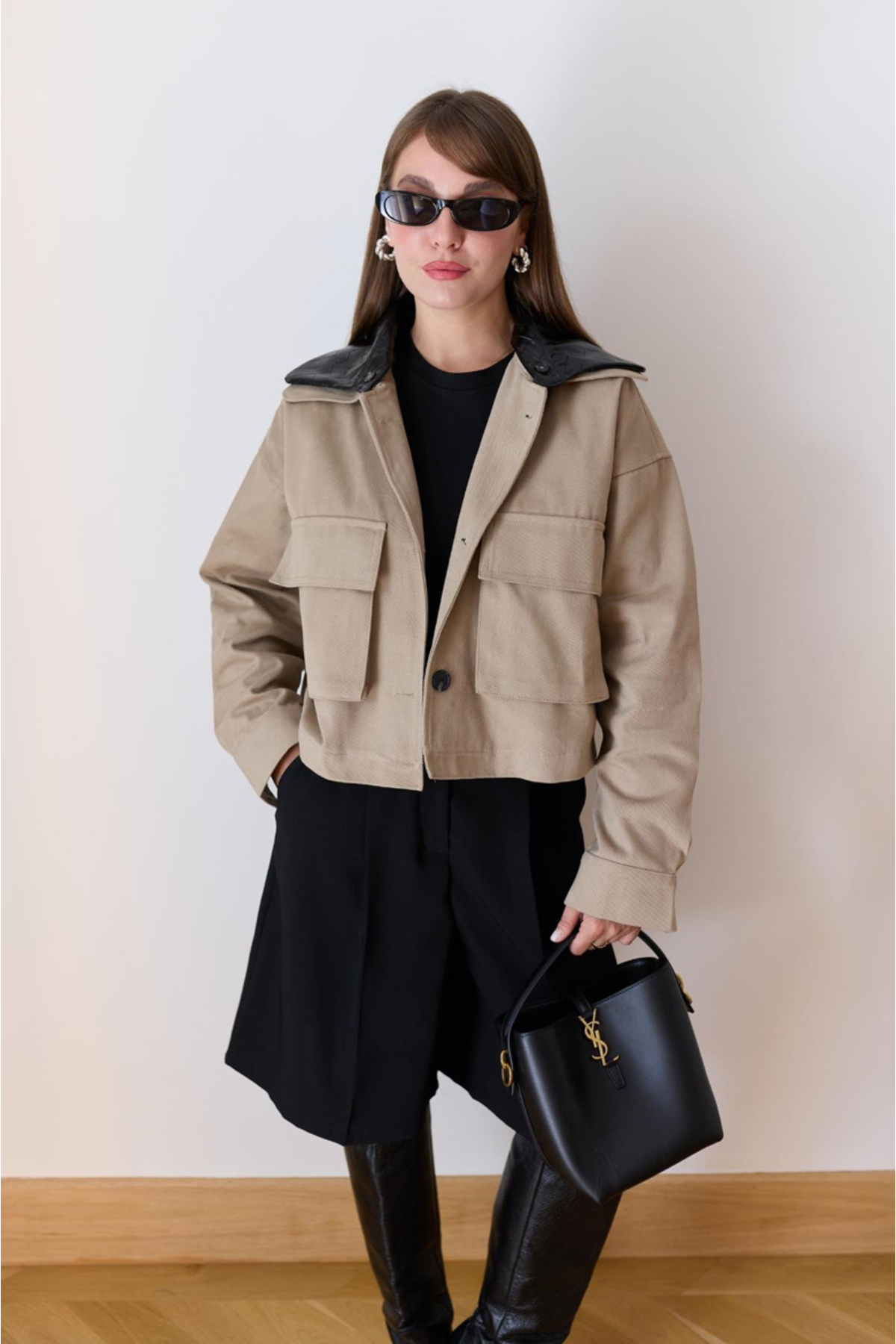 FEMMESTUDIO  Kadın Vizon Yakası Deri Detaylı Cepli Gabardin Ceket