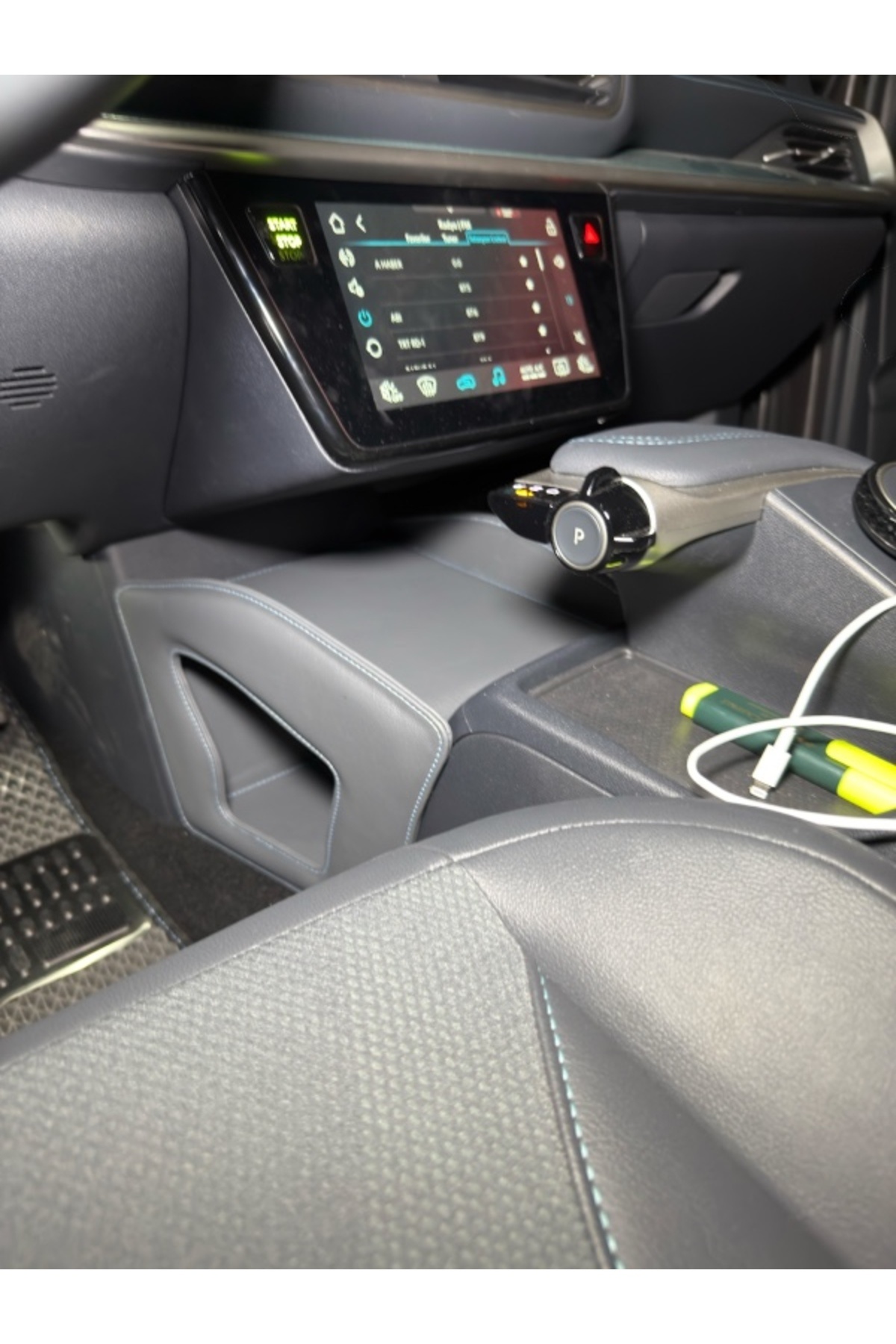 DO deri oto aksesuar TOGG T10F ORTA KONSOL STANTDI FÜME RENK