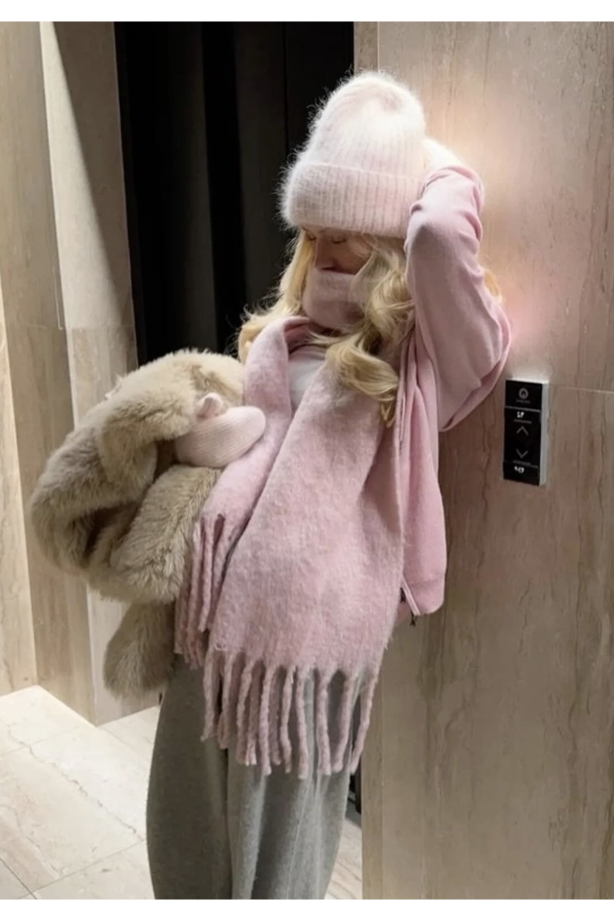 MEKİK BUTİK Pembe Puffy yumuşak dokulu atkı şal görsel 2